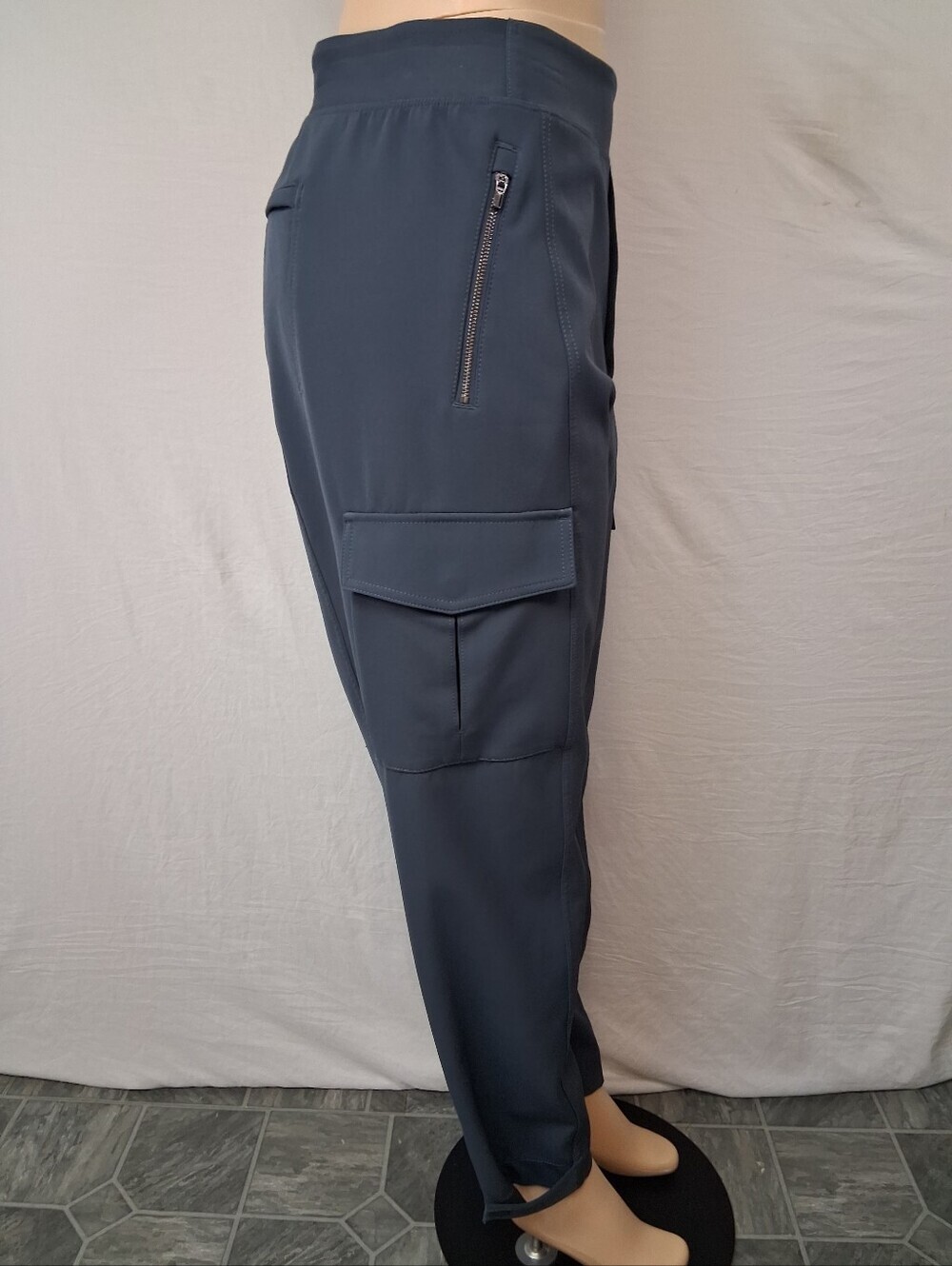 Athleta Women 's Slate Gray Cargo Pants Size 16 - Picture 6 of 16